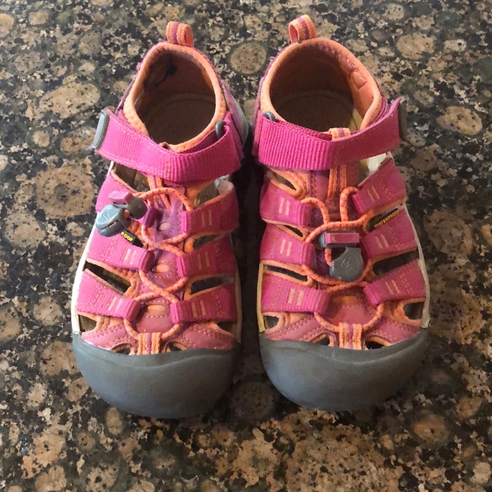 Girls keen shoes
